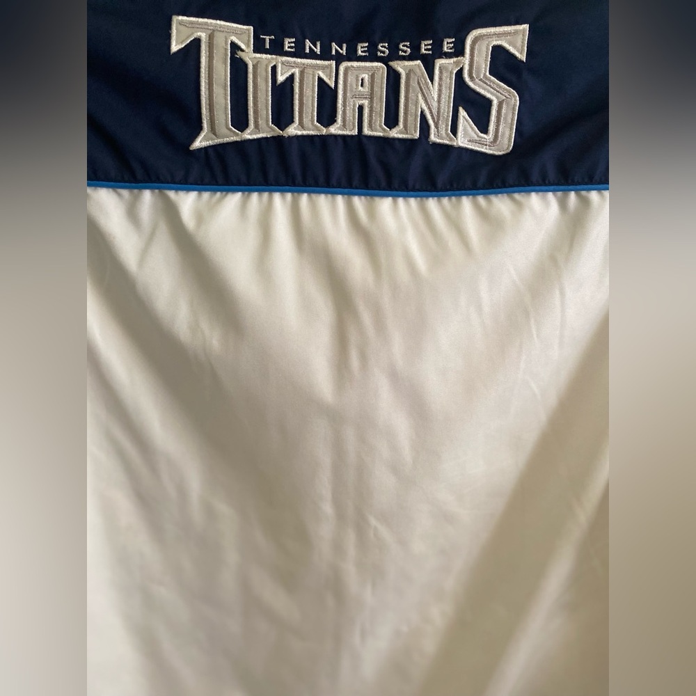 NFL.. WOMENS TENNESSEE TITANS WINDBREAKER - Picture 4 of 16